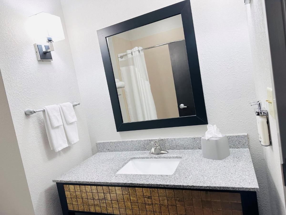 Holiday Inn Express & Suites Houston East - Baytown, An Ihg Hotel Buitenkant foto