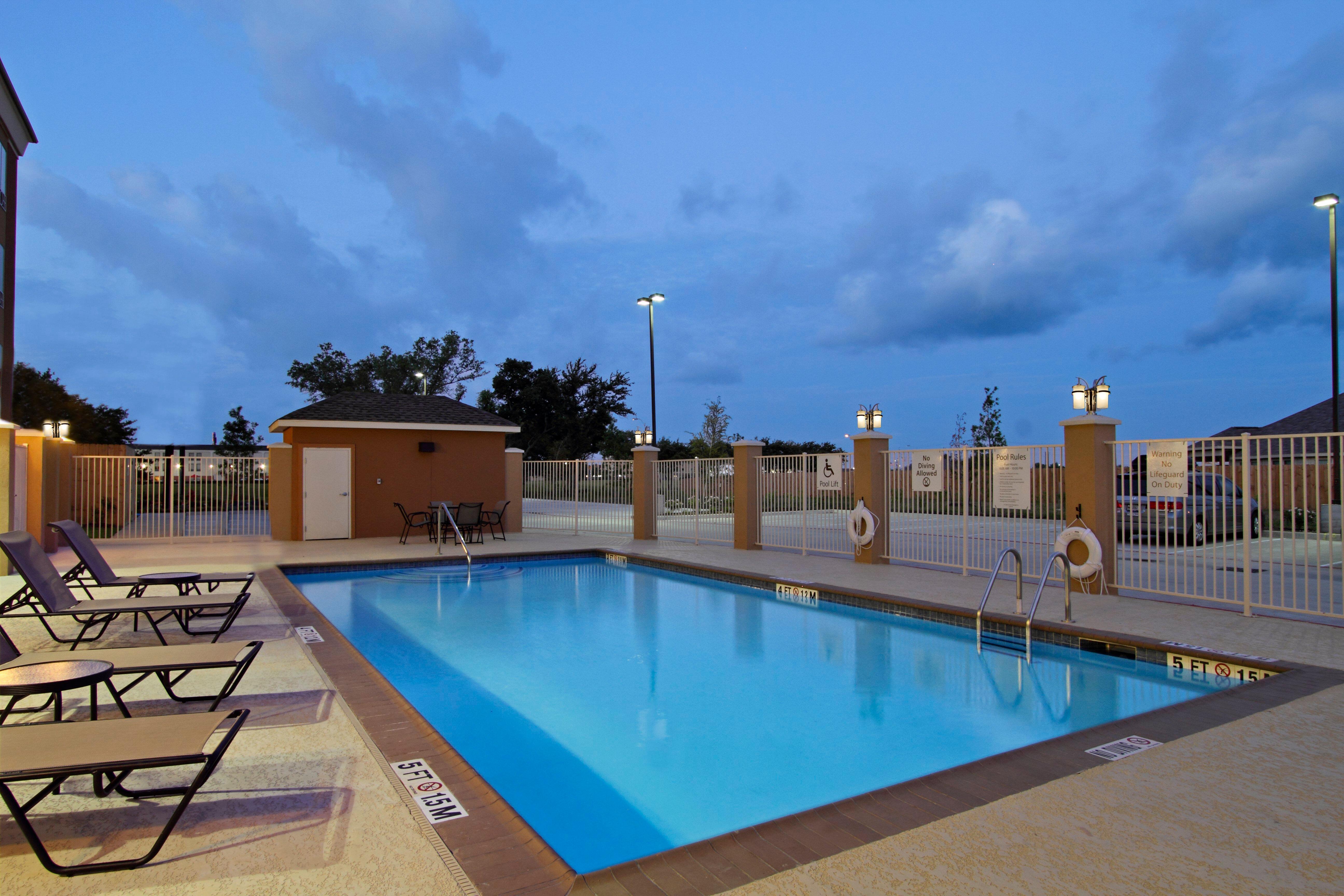 Holiday Inn Express & Suites Houston East - Baytown, An Ihg Hotel Buitenkant foto